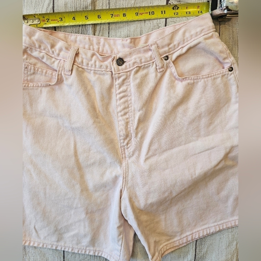 Vintage 80's Levi's Native Pale Pink Hi-Rise Denim Jean Shorts 8 Inch Rare Find! - Picture 7 of 9